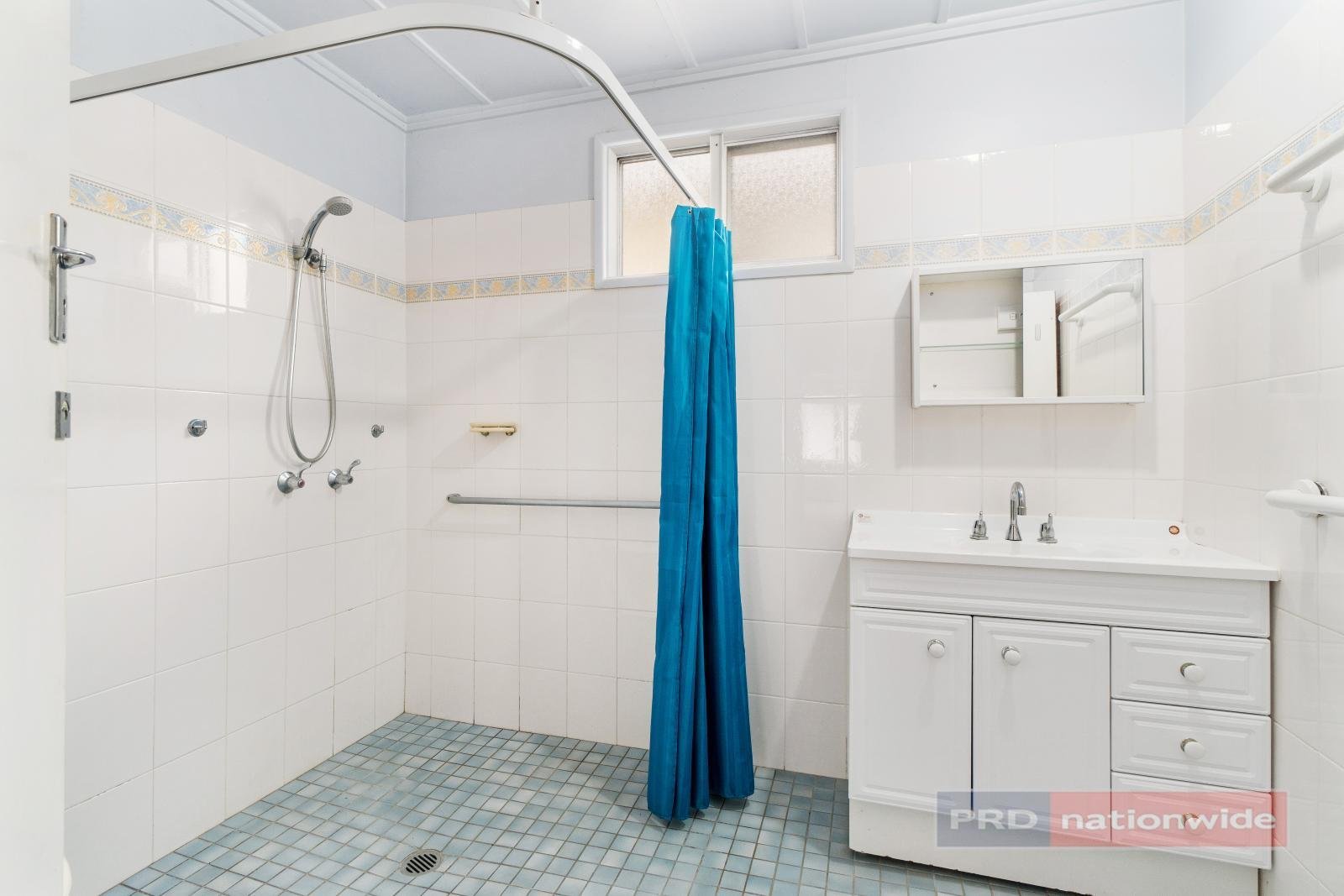 16 Henderson Avenue PANANIA 4