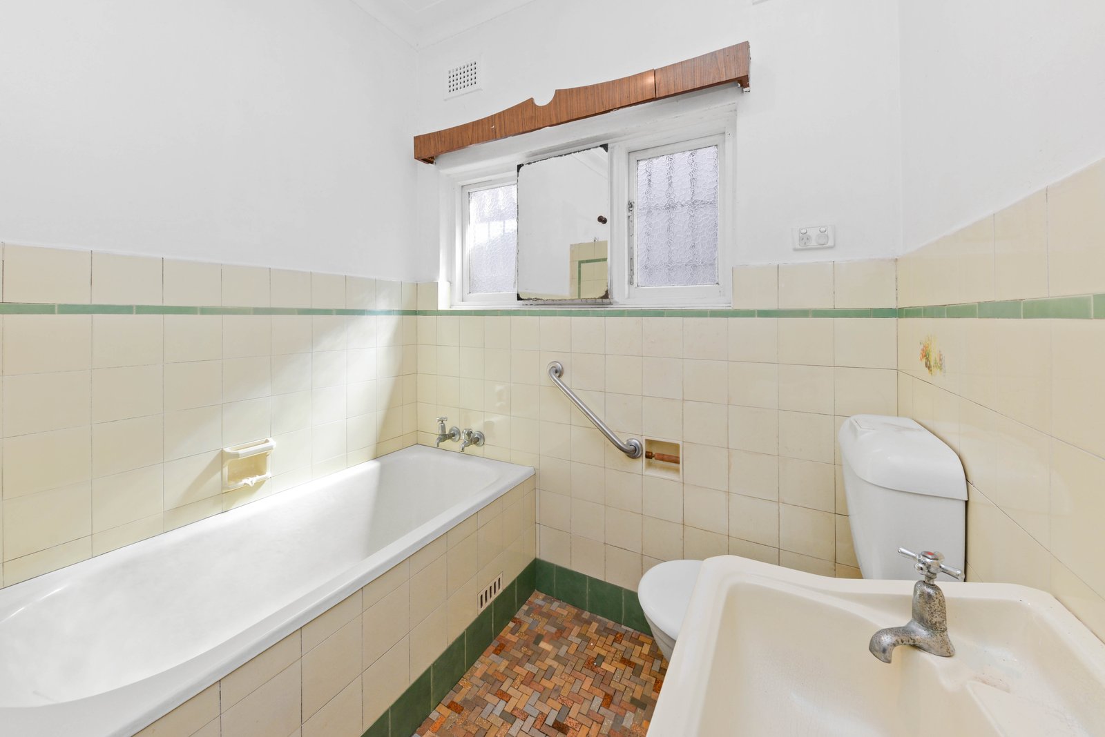 16 Henry Kendall Crescent MASCOT 11