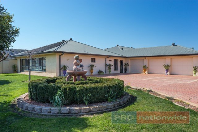 16 Henry Street ADELONG 1