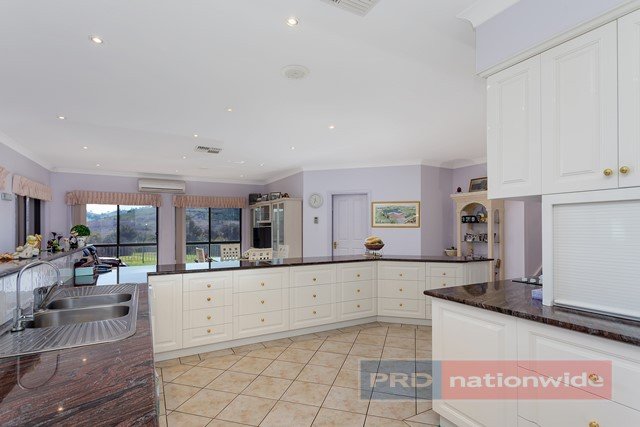 16 Henry Street ADELONG 3