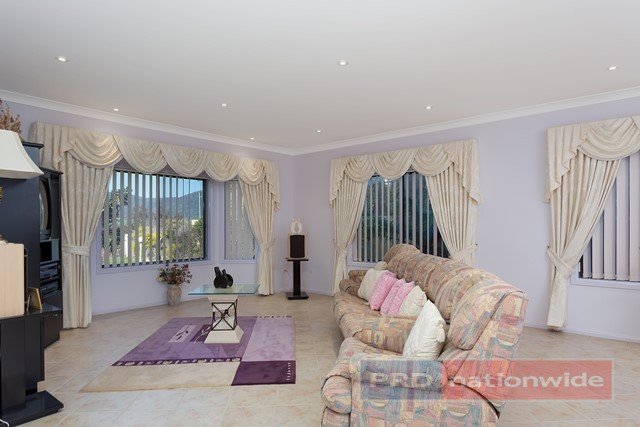 16 Henry Street ADELONG 5