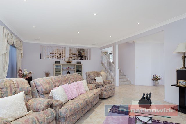 16 Henry Street ADELONG 6