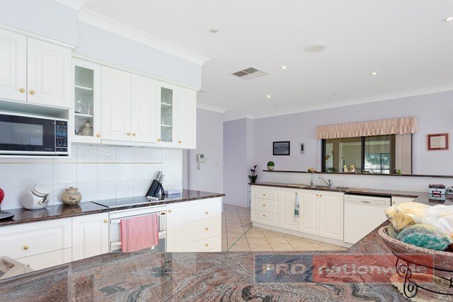 16 Henry Street ADELONG 9