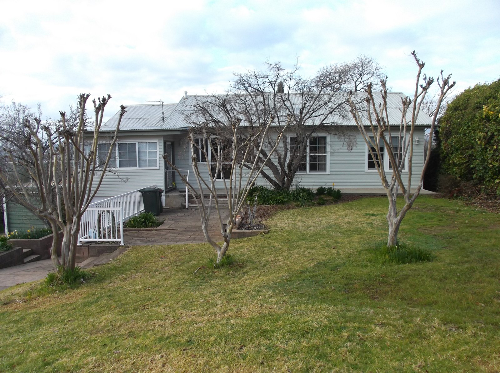 16 Herbert St  TUMUT 1
