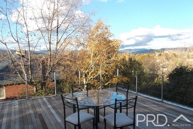 16 Herbert St  TUMUT 1