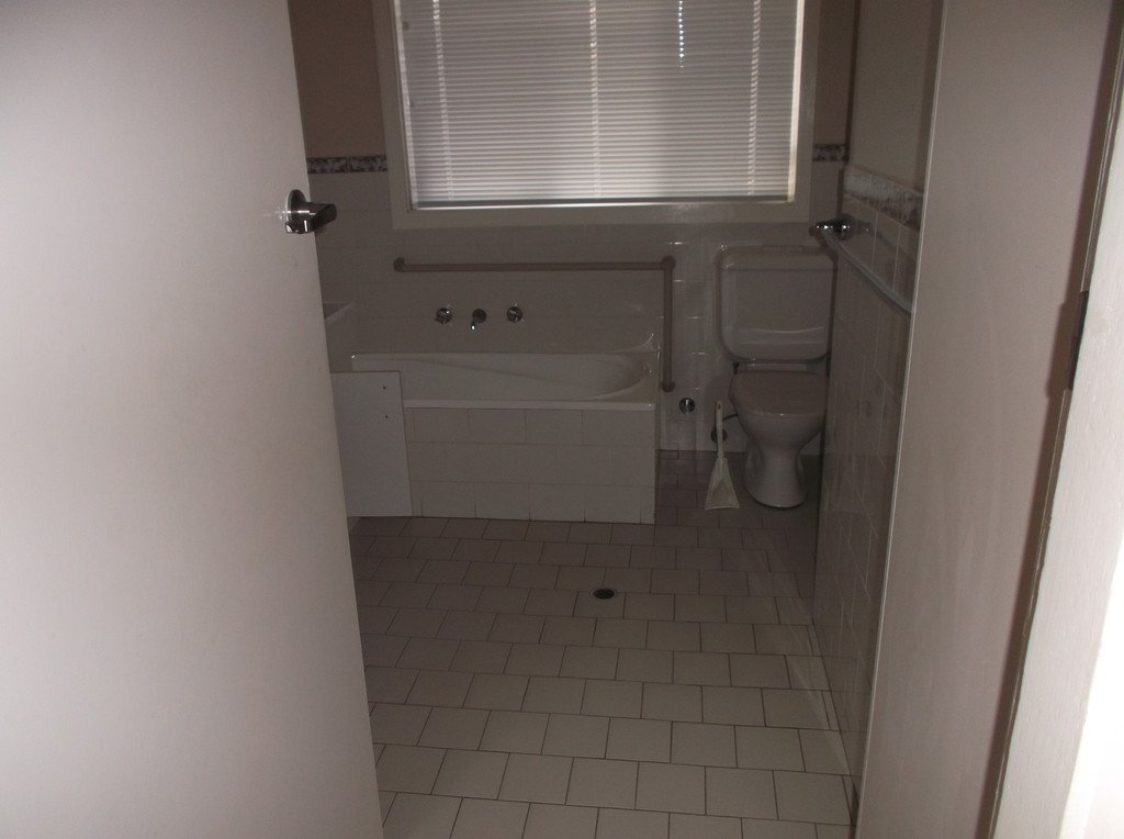 16 Herbert St  TUMUT 9