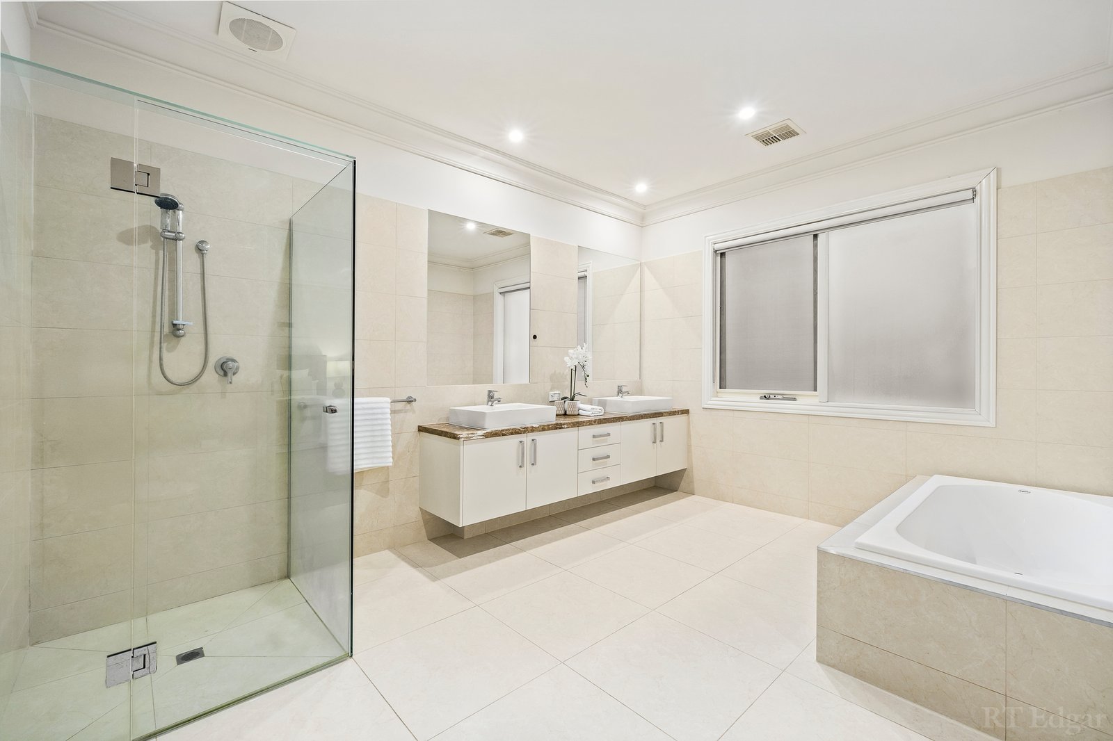 Real Estate and Property in 16 Hertford Crescent, Balwyn, VIC