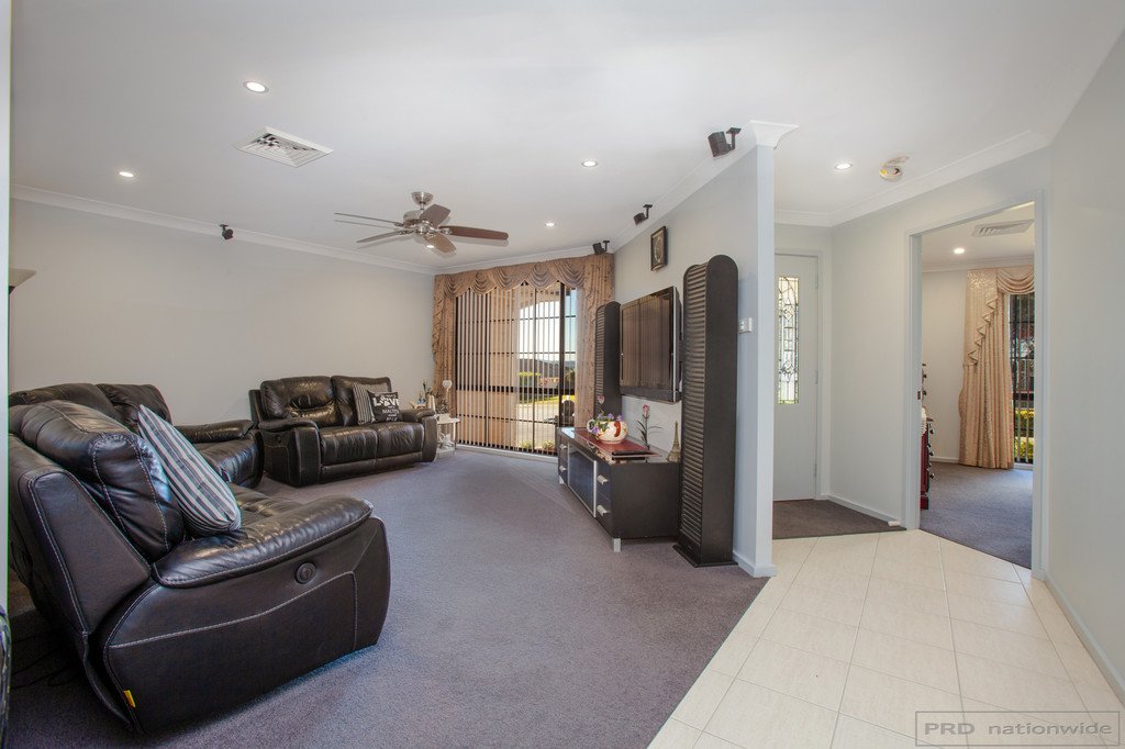 16 Honeyoak Drive ABERGLASSLYN 5