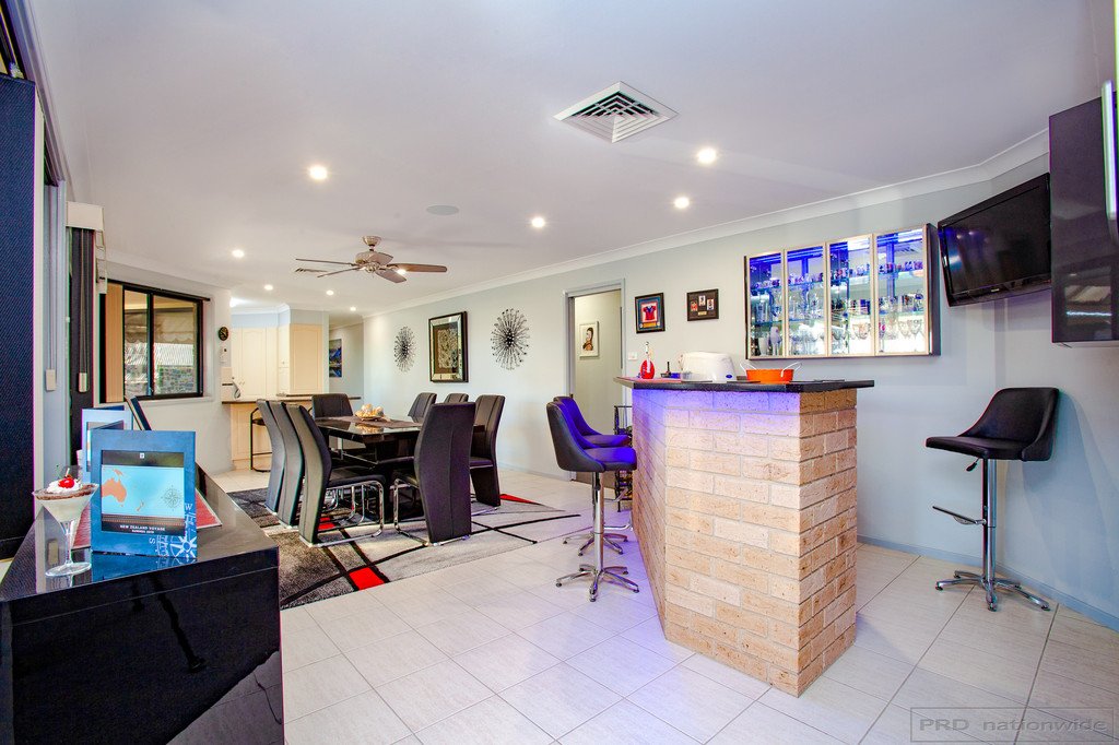 16 Honeyoak Drive ABERGLASSLYN 7