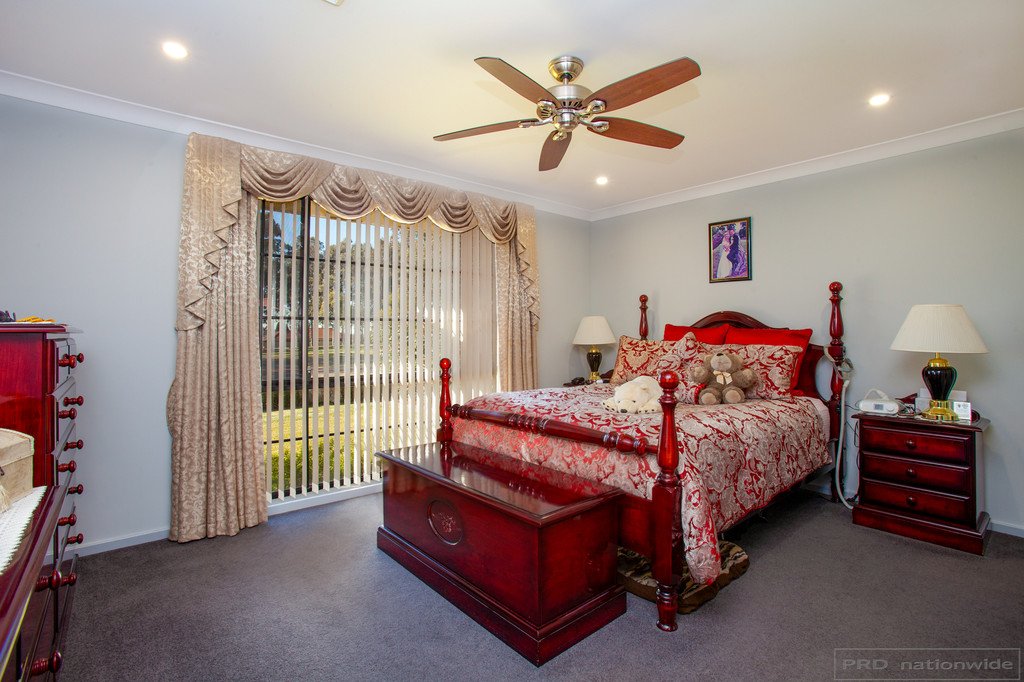 16 Honeyoak Drive ABERGLASSLYN 12