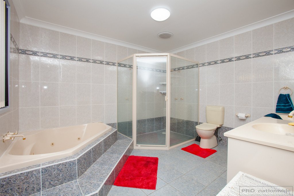 16 Honeyoak Drive ABERGLASSLYN 13