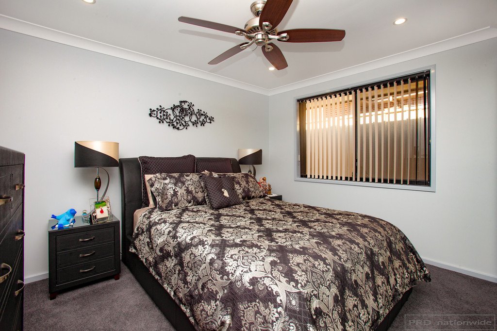 16 Honeyoak Drive ABERGLASSLYN 14