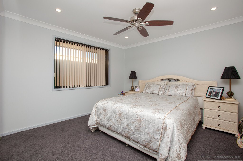 16 Honeyoak Drive ABERGLASSLYN 15