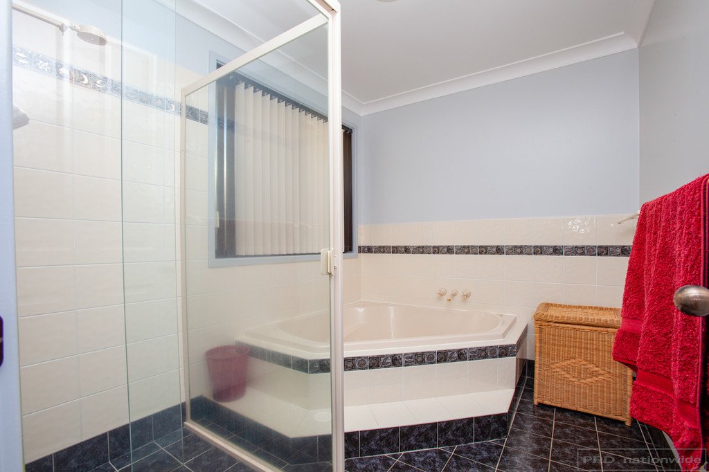 16 Honeyoak Drive ABERGLASSLYN 18