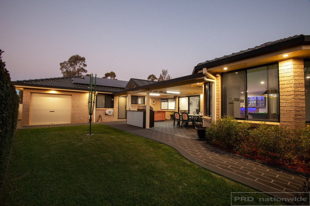 16 Honeyoak Drive ABERGLASSLYN 19