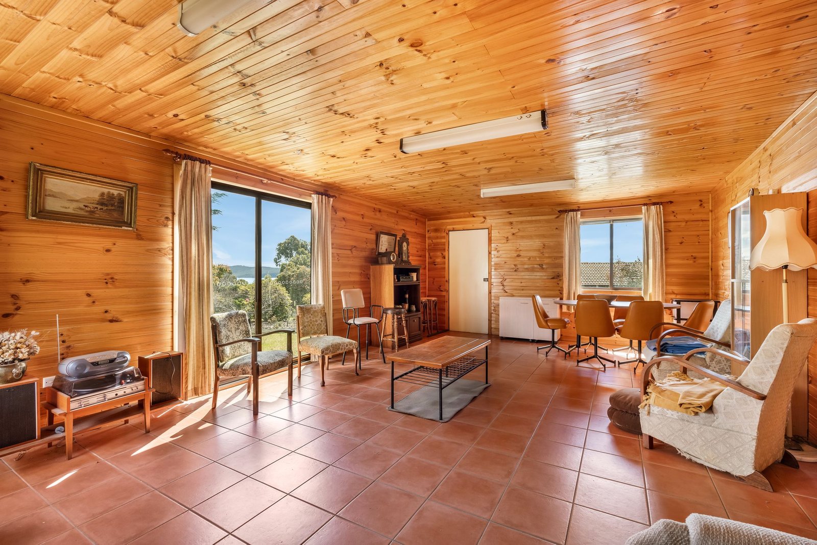 16 Honeys Road FLOWERPOT 55