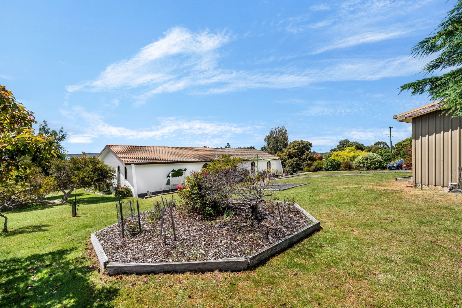 16 Honeys Road FLOWERPOT 65