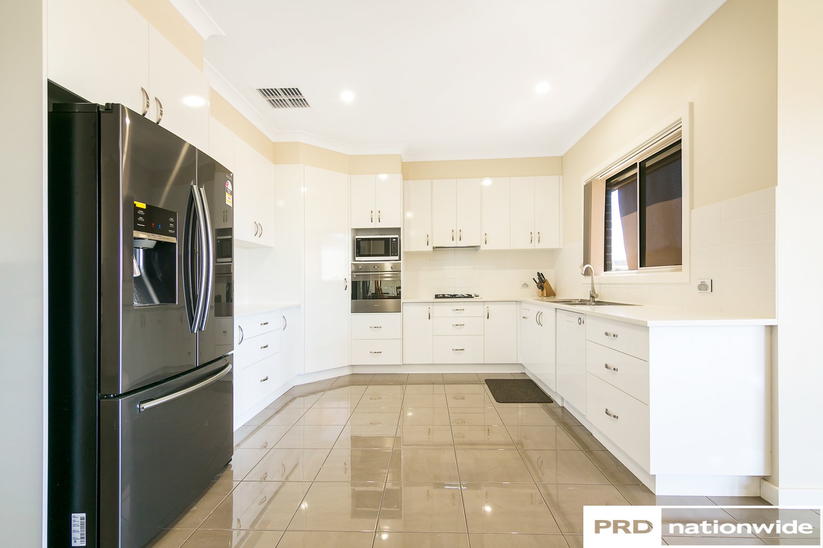 16 Horseshoe Place TAMWORTH 6