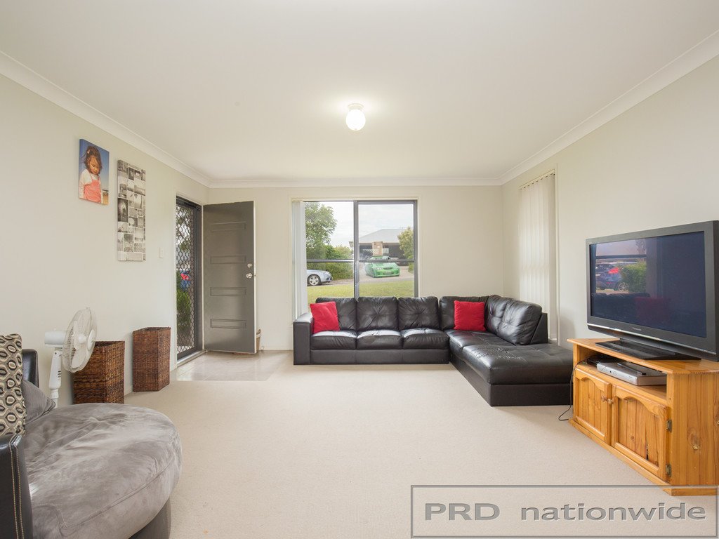 1/6 Howe Place RAWORTH 3