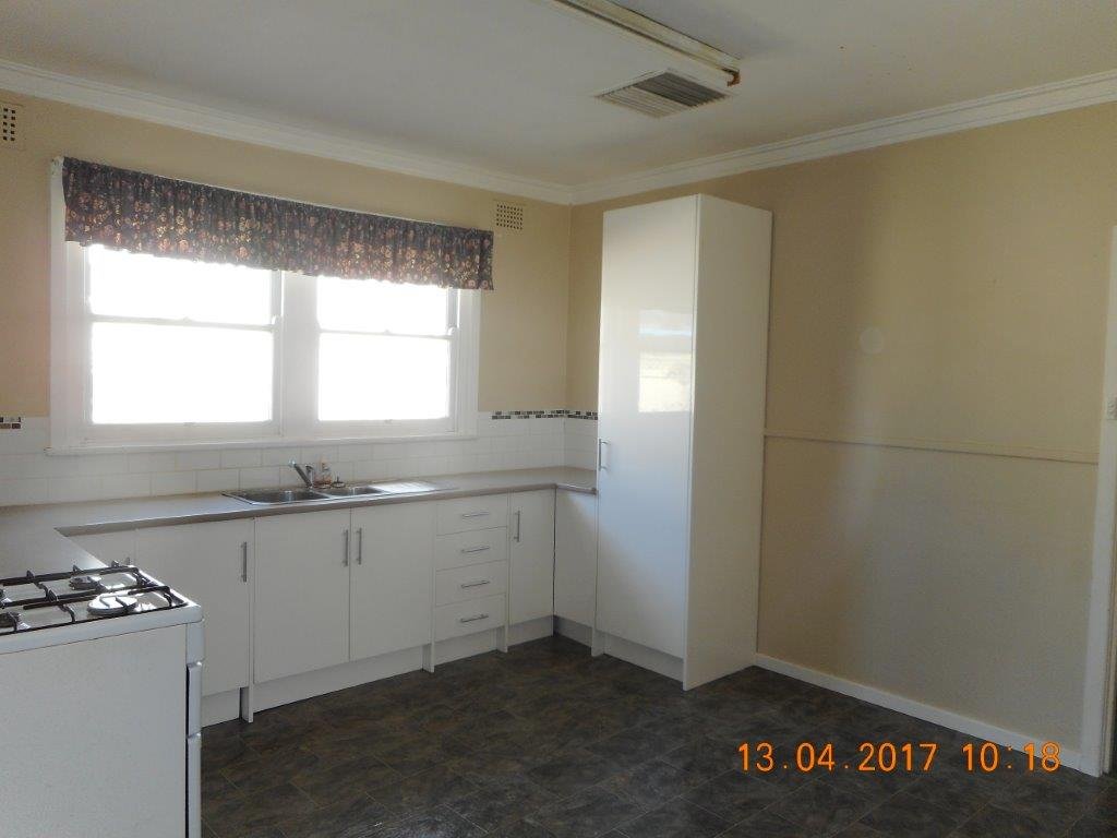 16 Howick Street TUMUT 2