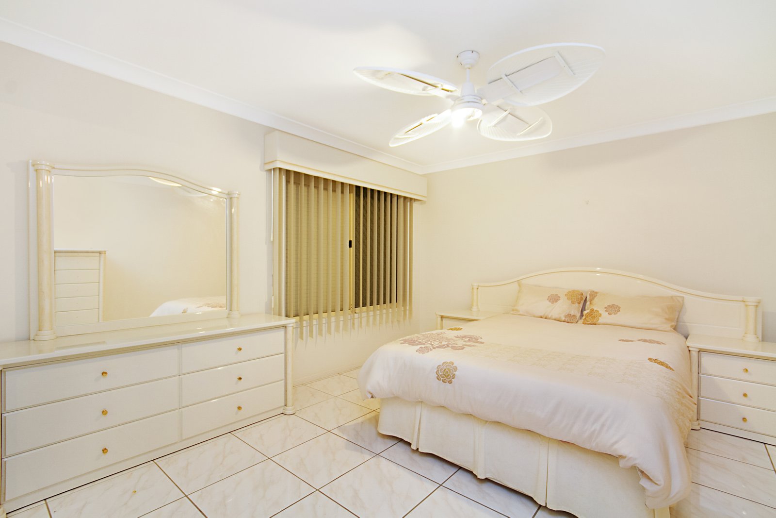 16 Huntingdale Place BANORA POINT 7