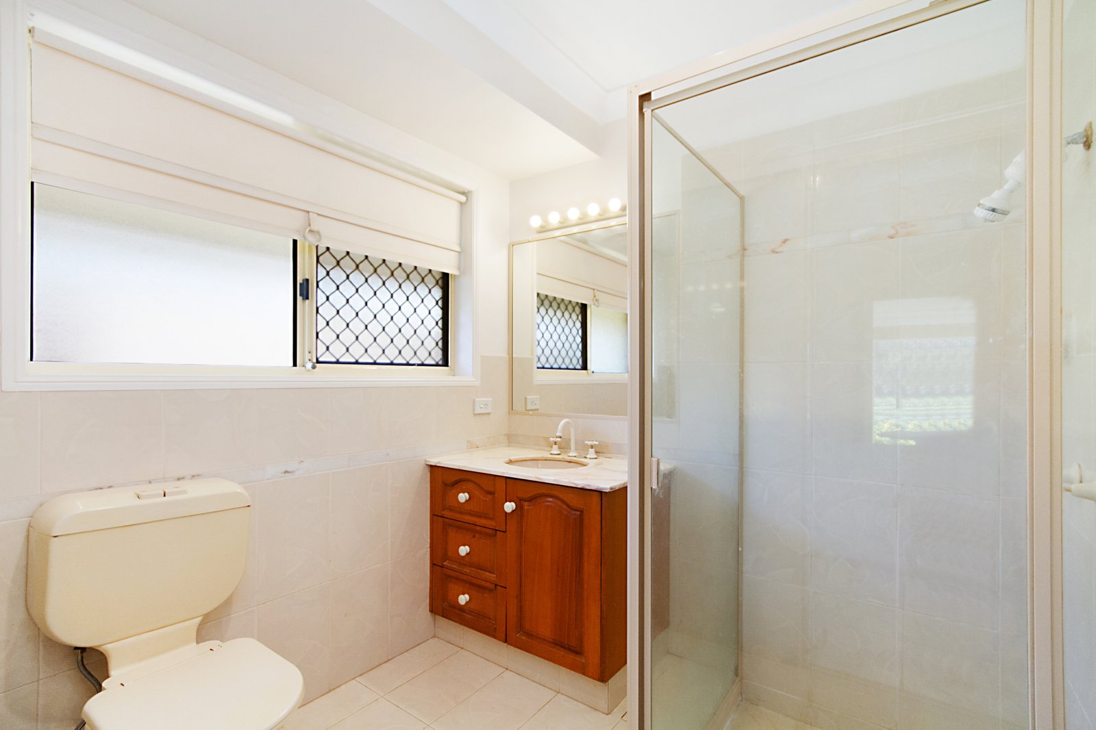 16 Huntingdale Place BANORA POINT 9