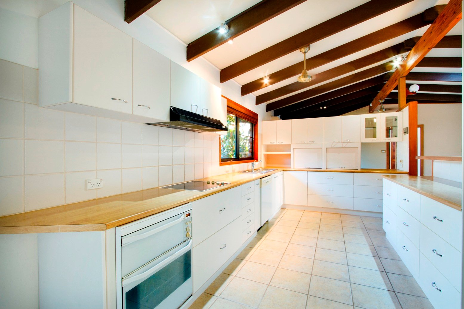 16 Illawong Street CANNONVALE 6