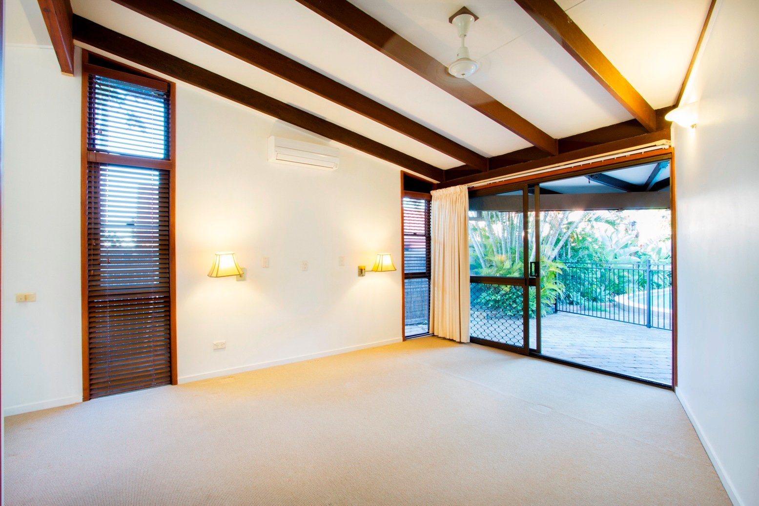 16 Illawong Street CANNONVALE 12