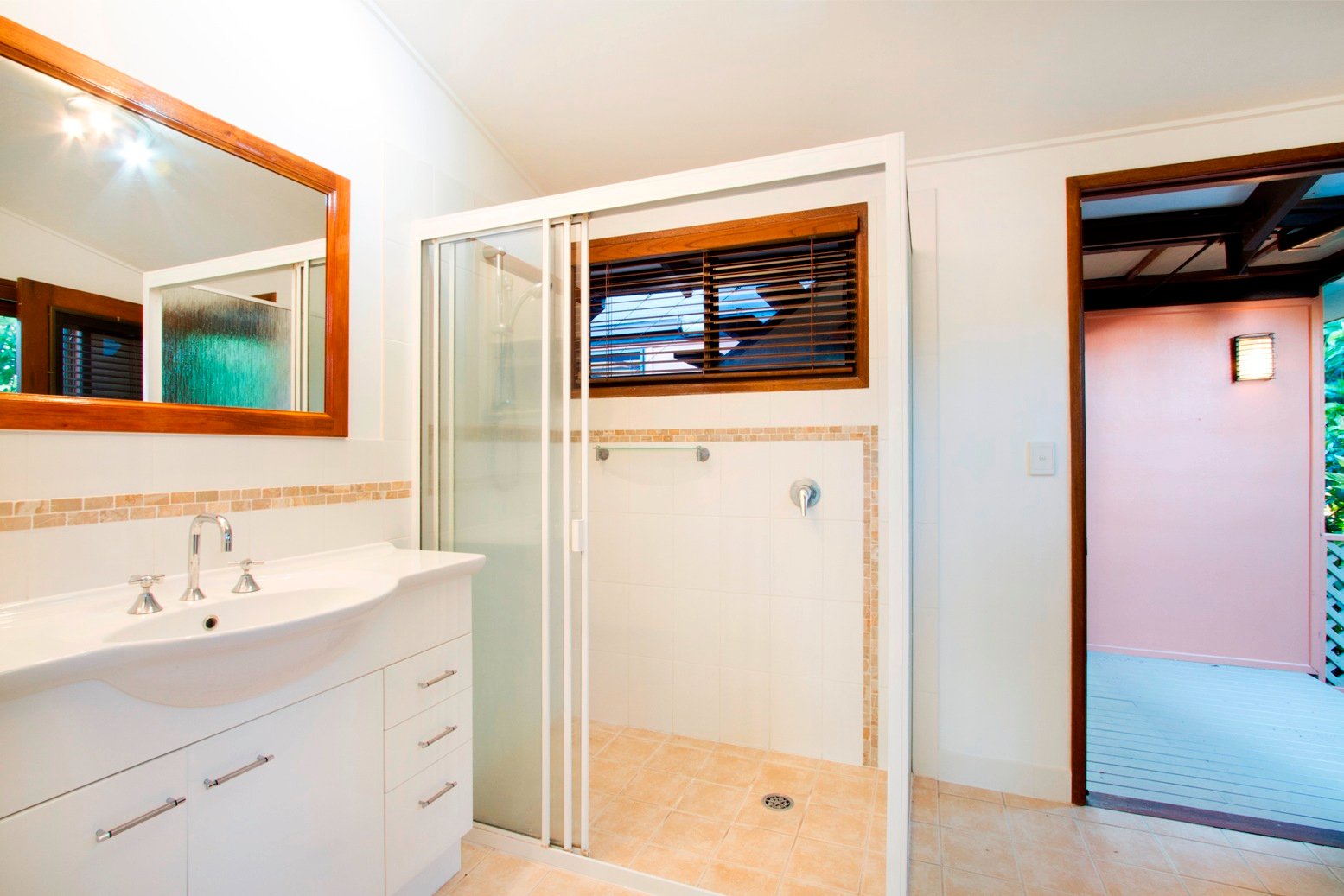 16 Illawong Street CANNONVALE 14