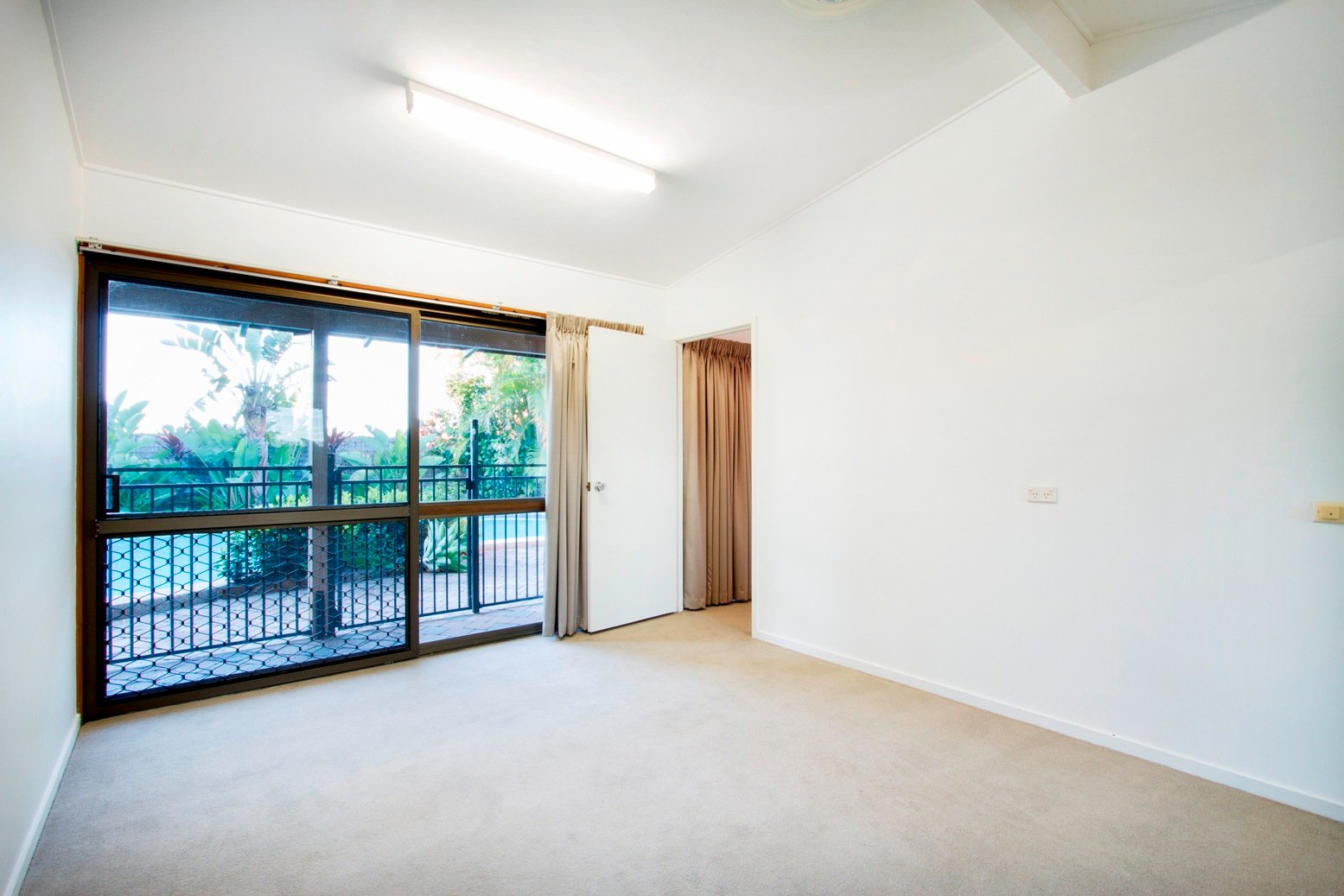 16 Illawong Street CANNONVALE 15