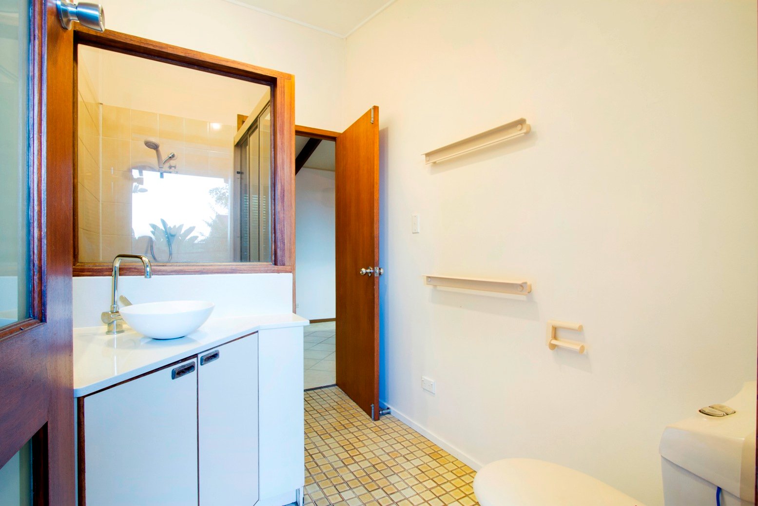 16 Illawong Street CANNONVALE 17