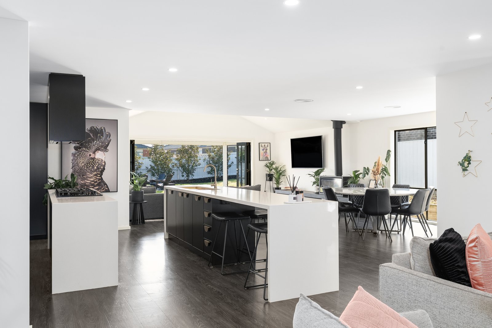 Gallery: 16 Imperial Way