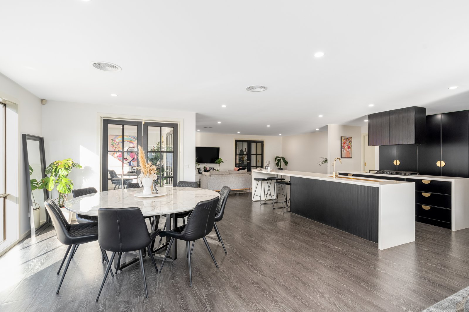 Gallery: 16 Imperial Way