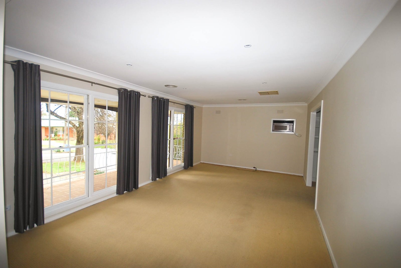 16 James Street KOORINGAL 2