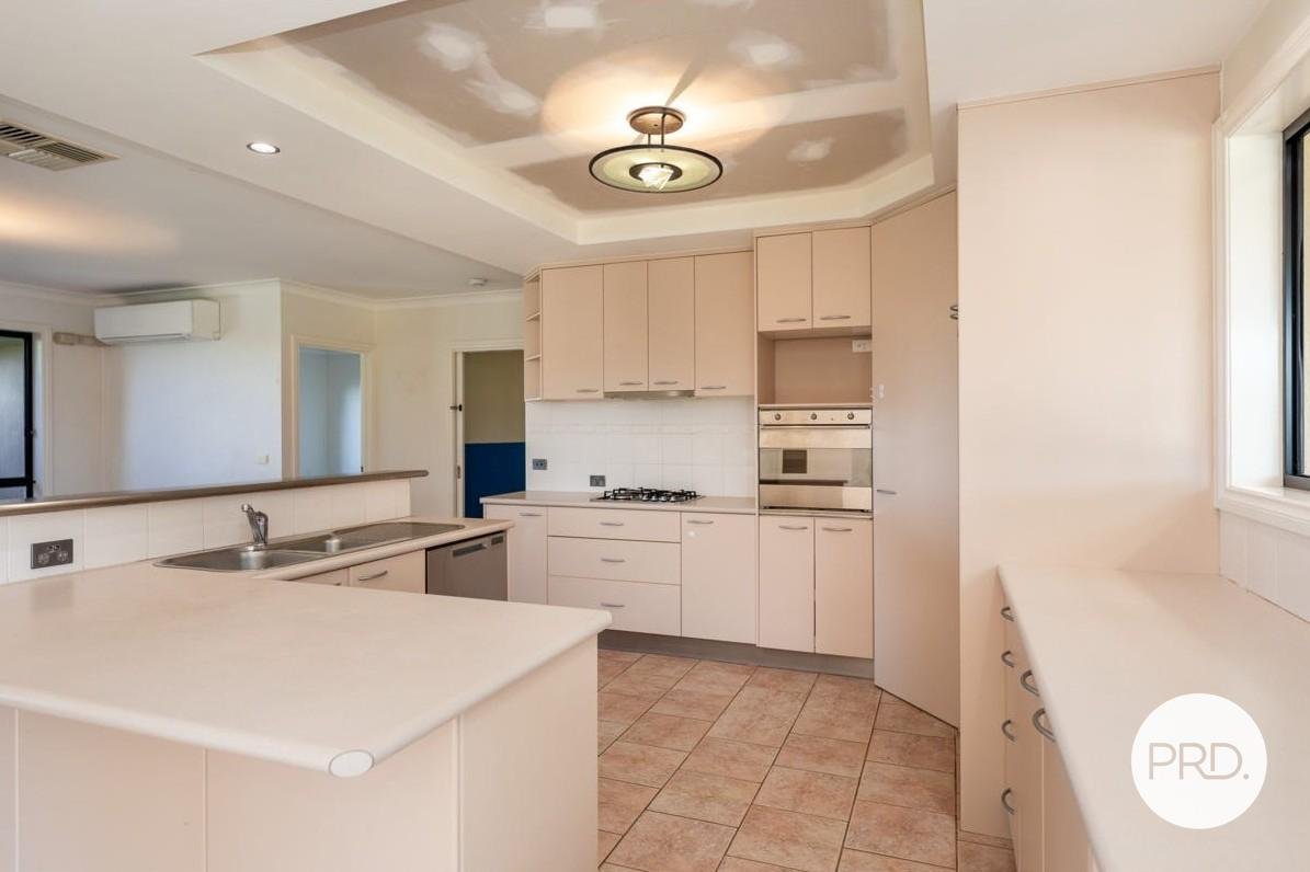 16 Janette Court LAVINGTON 3