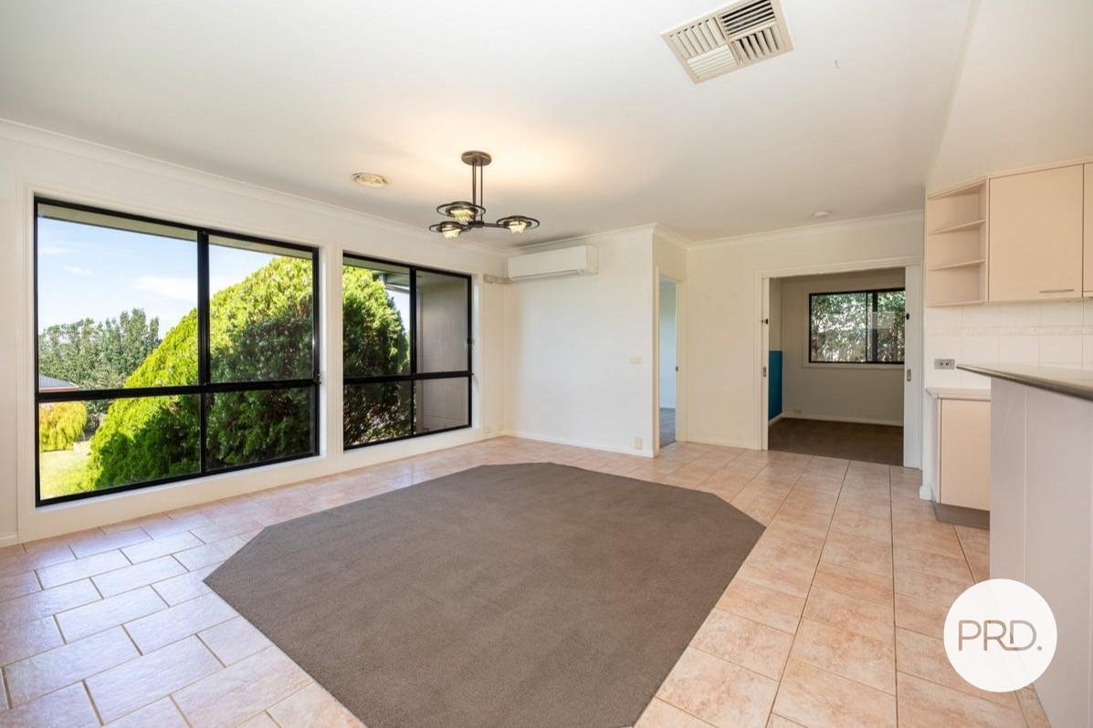 16 Janette Court LAVINGTON 6