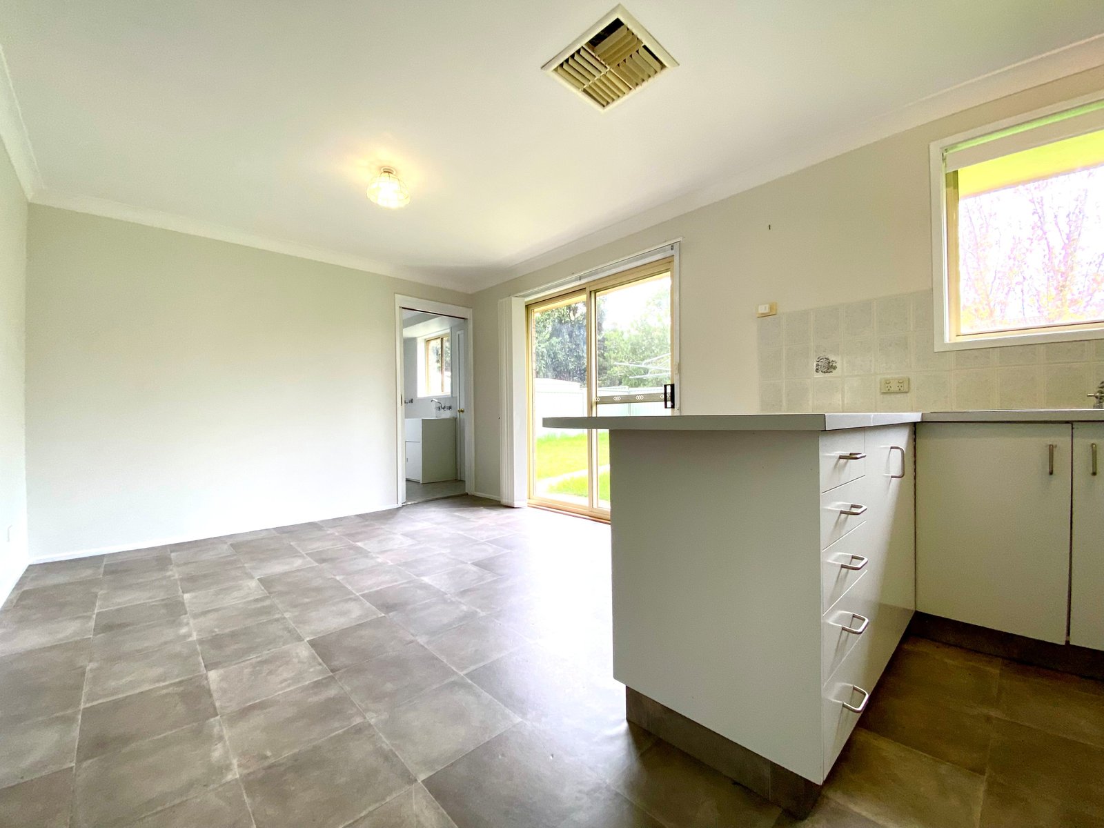 16 Jemmy Place TAMWORTH 4