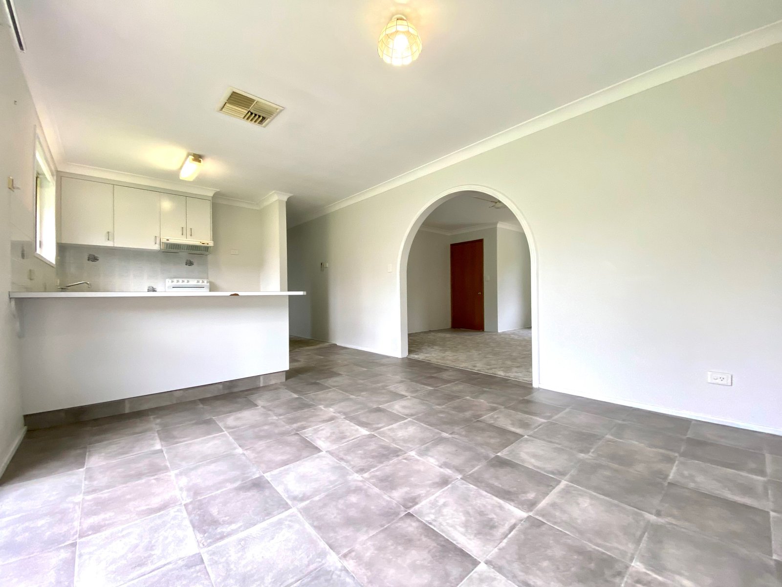 16 Jemmy Place TAMWORTH 5