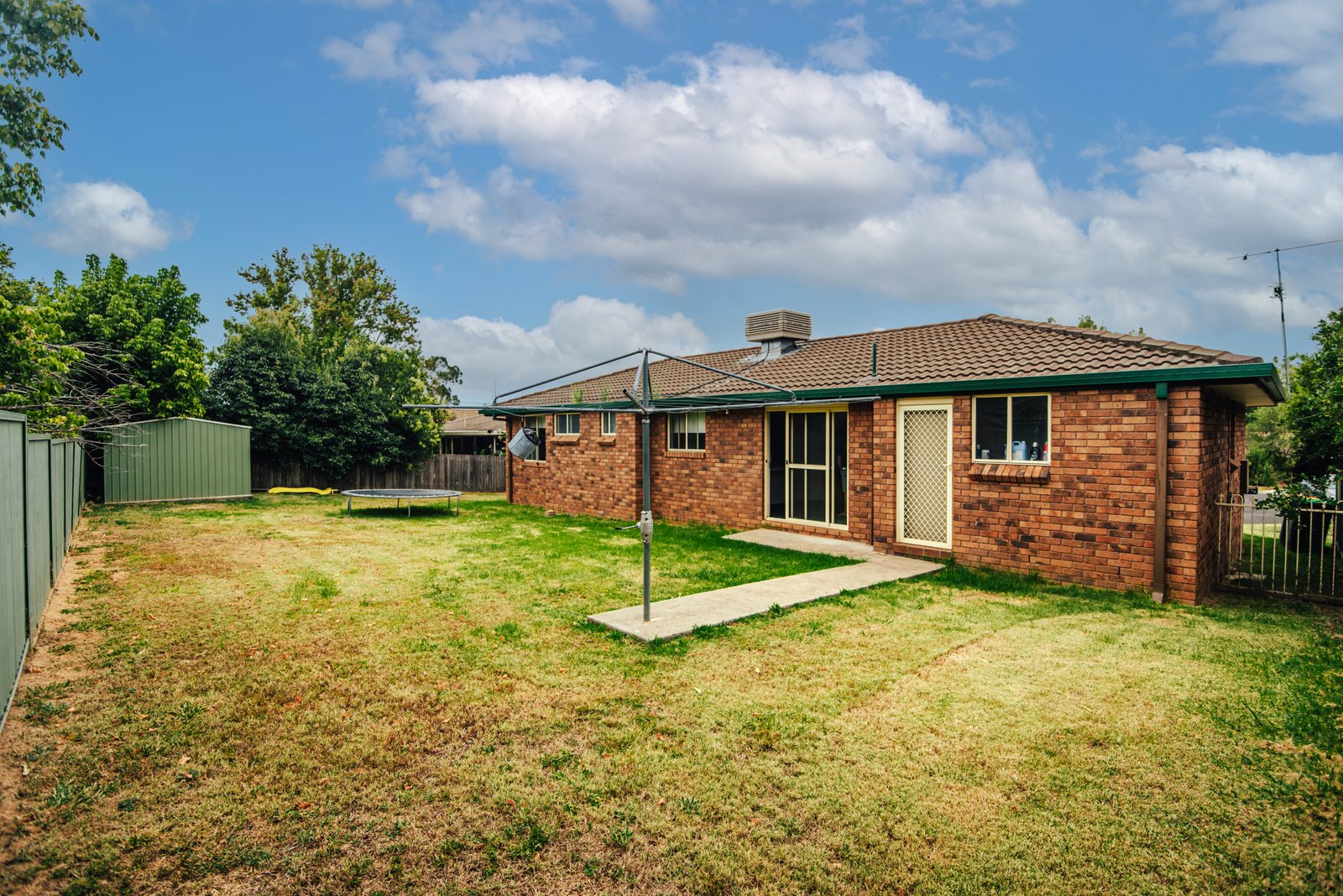 16 Jemmy Place TAMWORTH 15