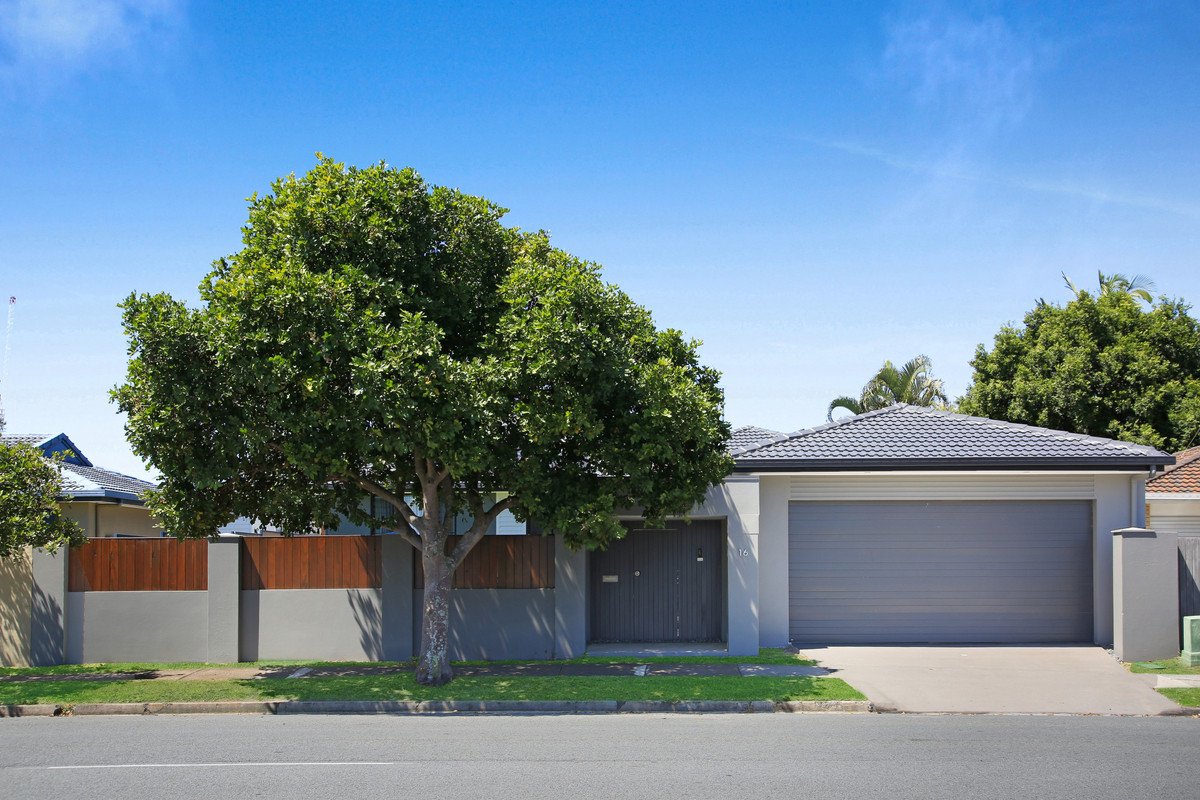 16 Joan Street Burleigh Waters 3