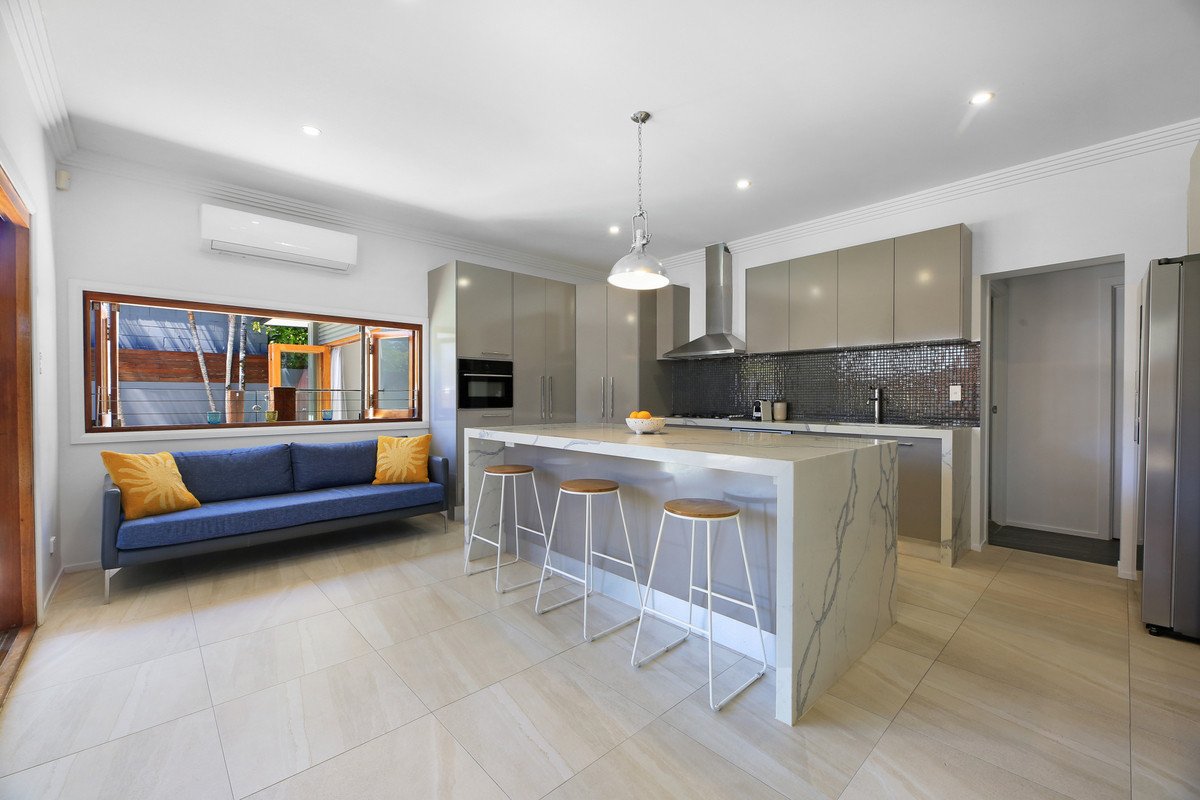 16 Joan Street Burleigh Waters 6