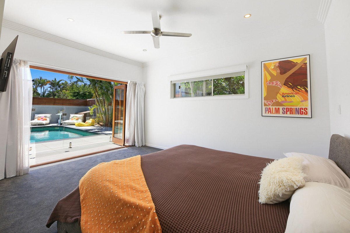 16 Joan Street Burleigh Waters 12
