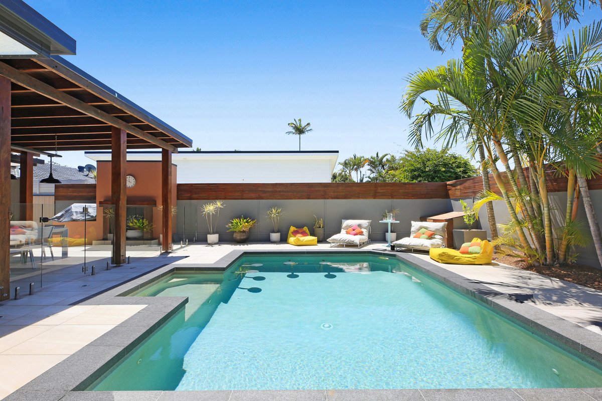 16 Joan Street Burleigh Waters 22