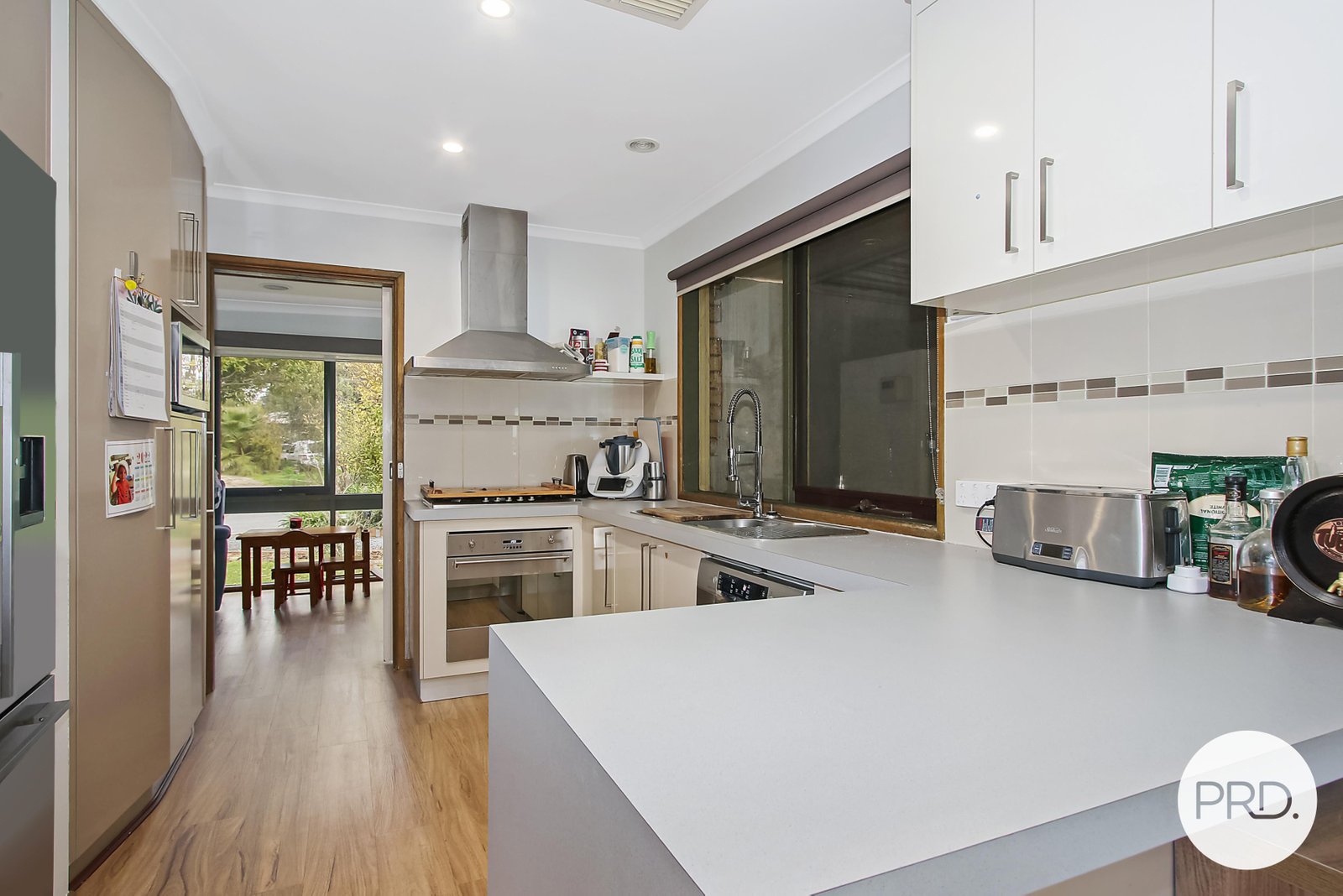 16 Kensington Court THURGOONA 4