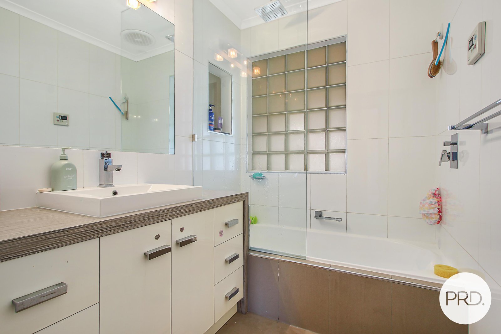 16 Kensington Court THURGOONA 12