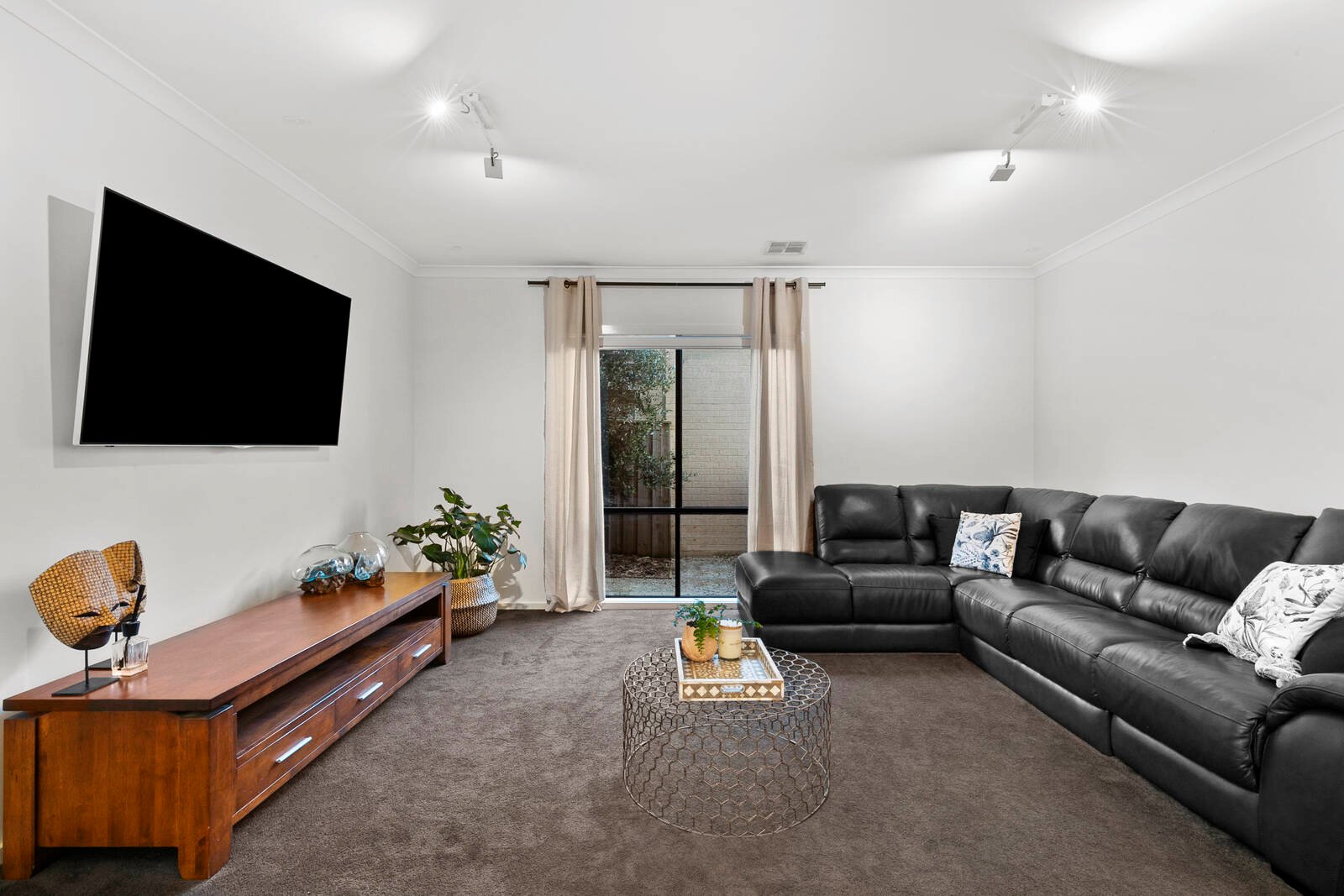 Real Estate and Property in 16 Knowles Grove, Point Lonsdale, VIC