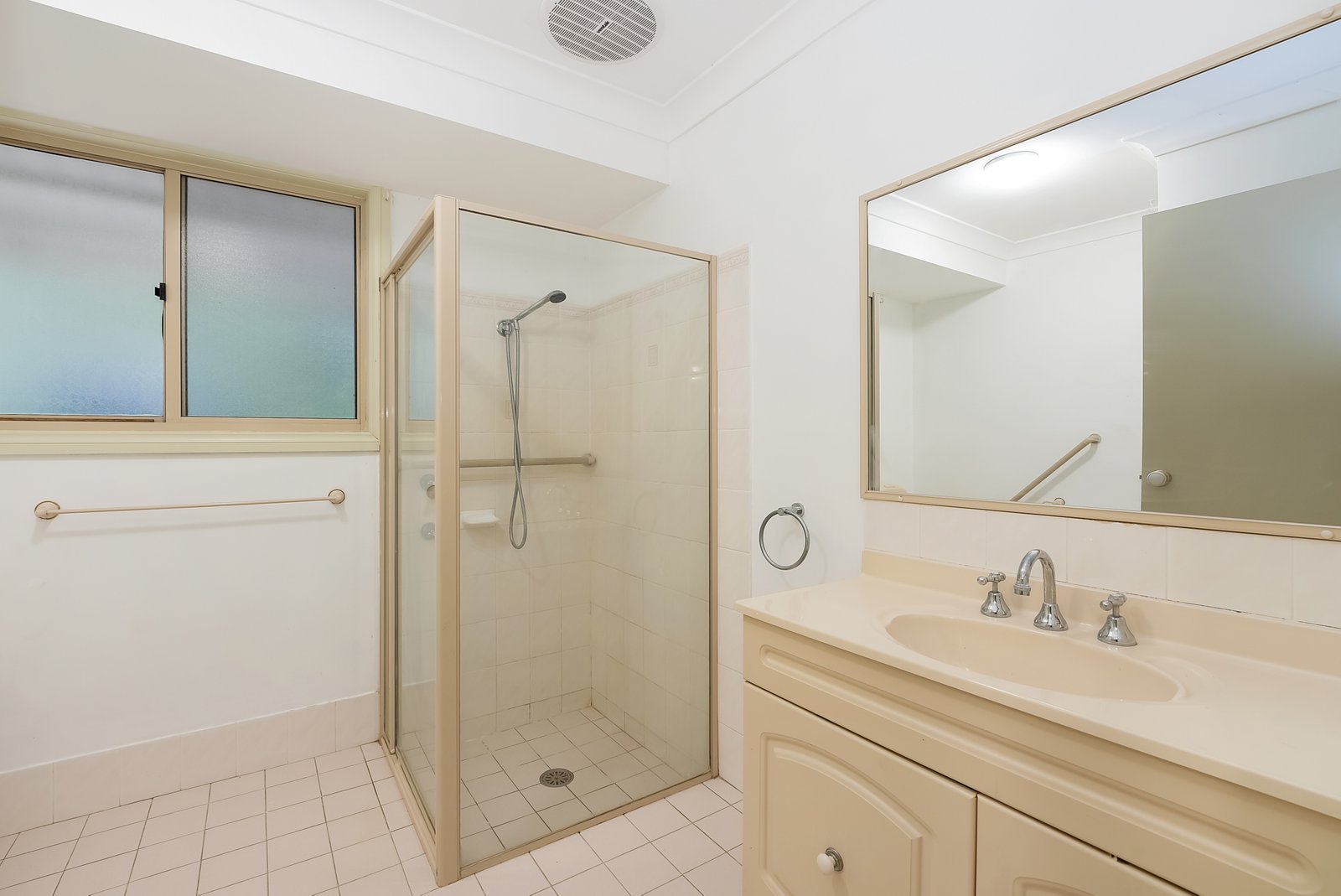 16 Kurnai Close WEST HAVEN 27