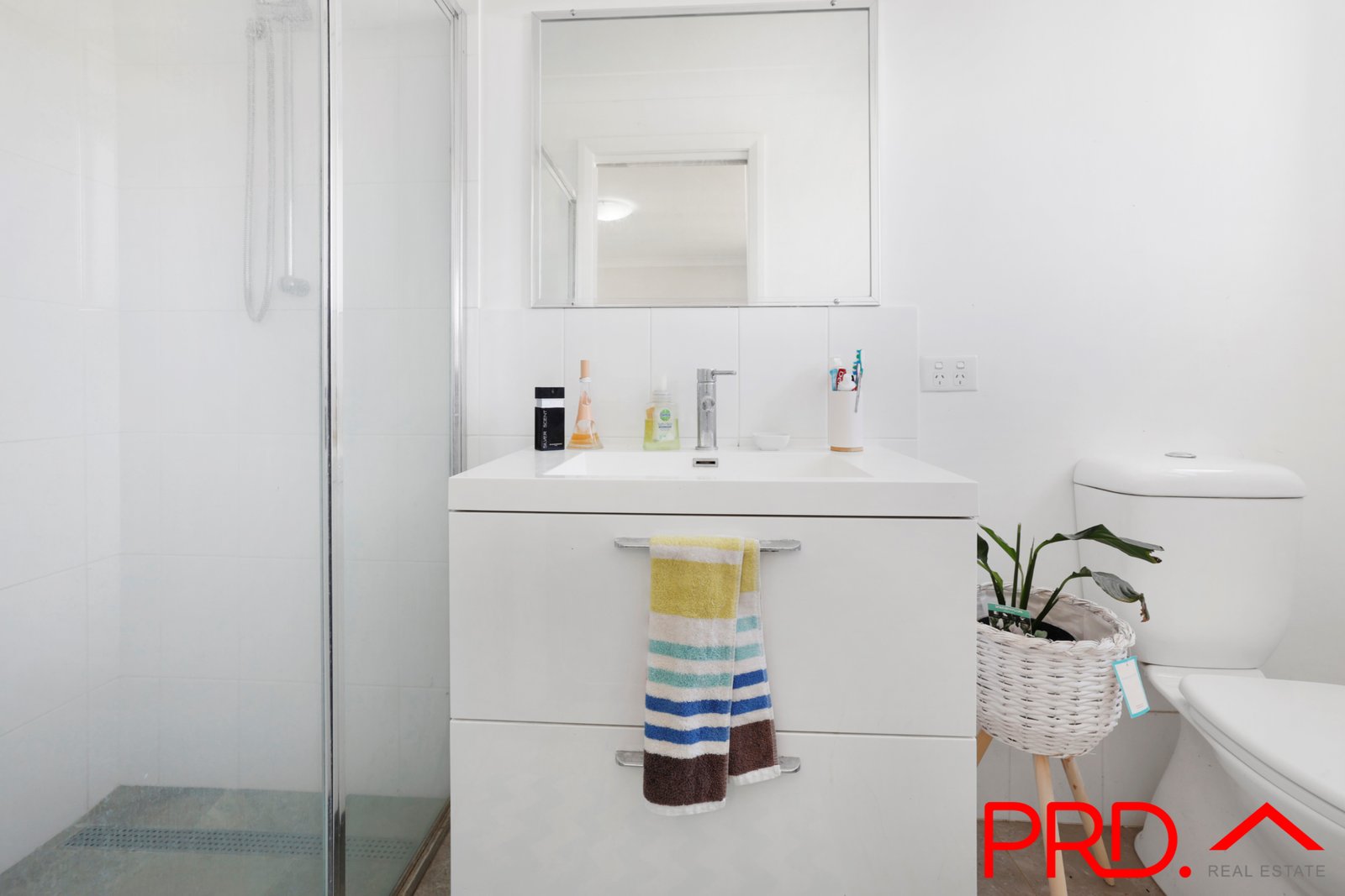 16 Lake Place TAMWORTH 3