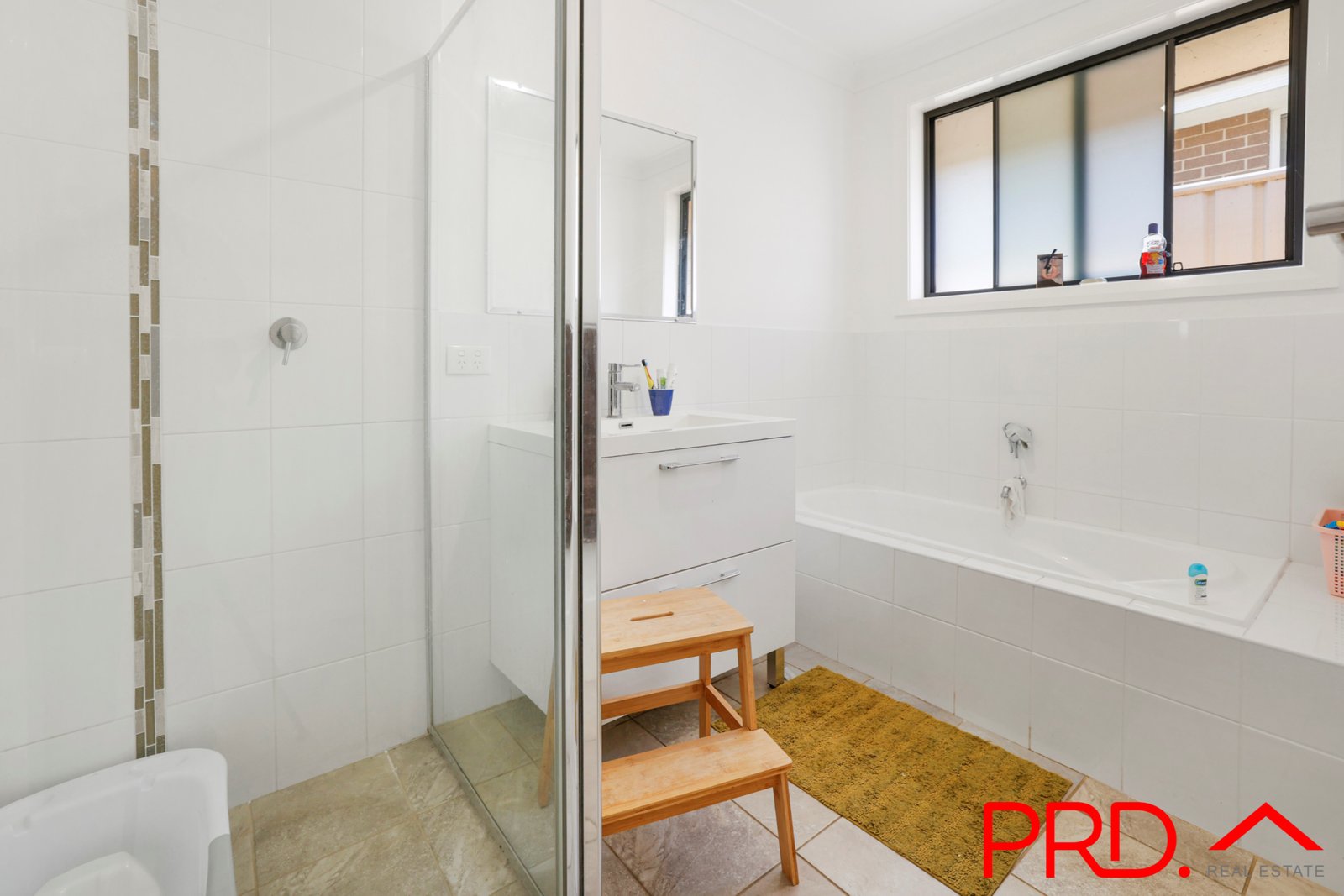 16 Lake Place TAMWORTH 10