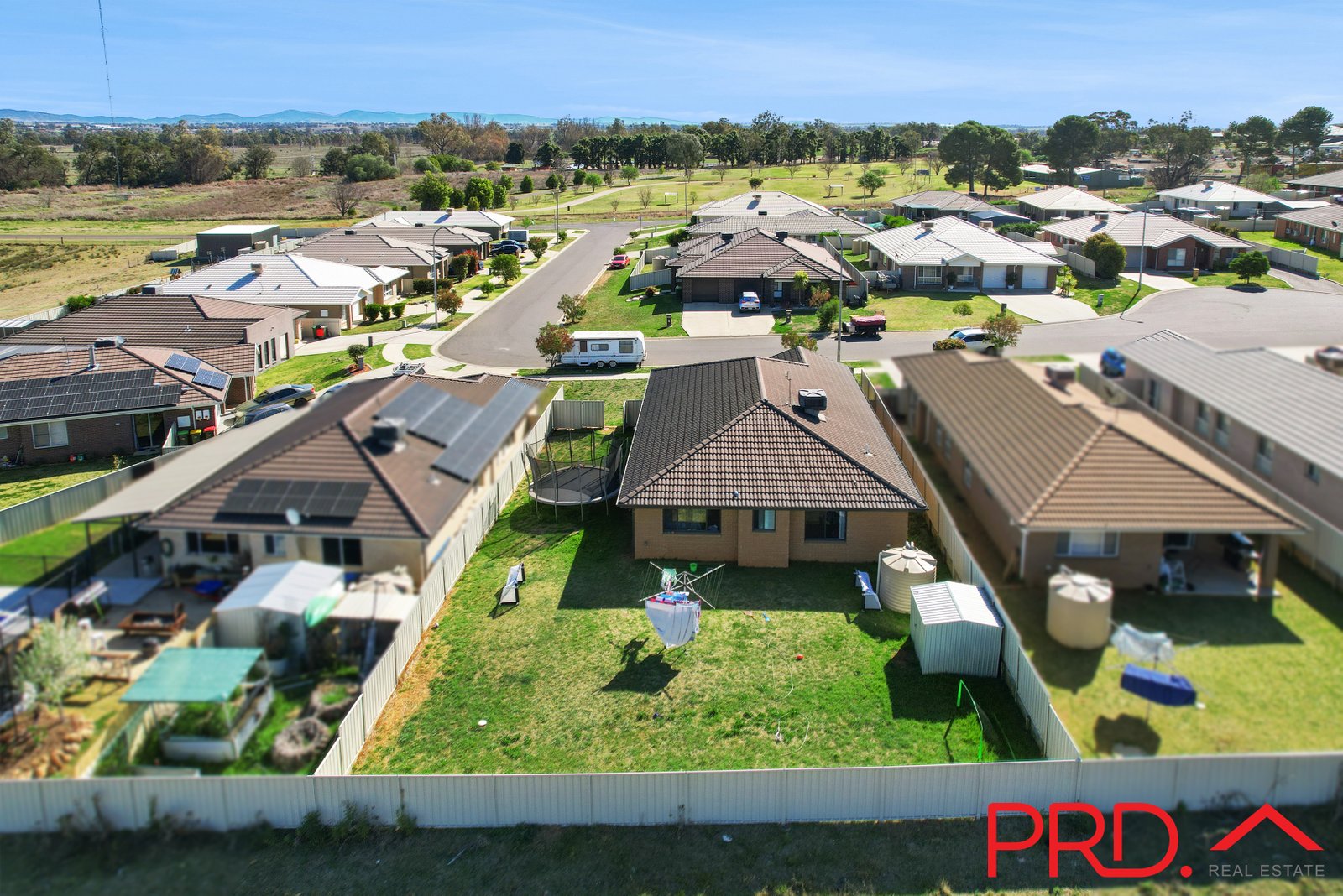 16 Lake Place TAMWORTH 12